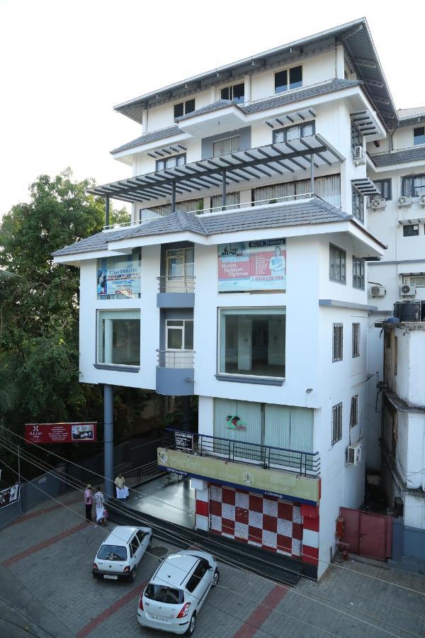 Hazmi Inn Perintalmanna Extérieur photo