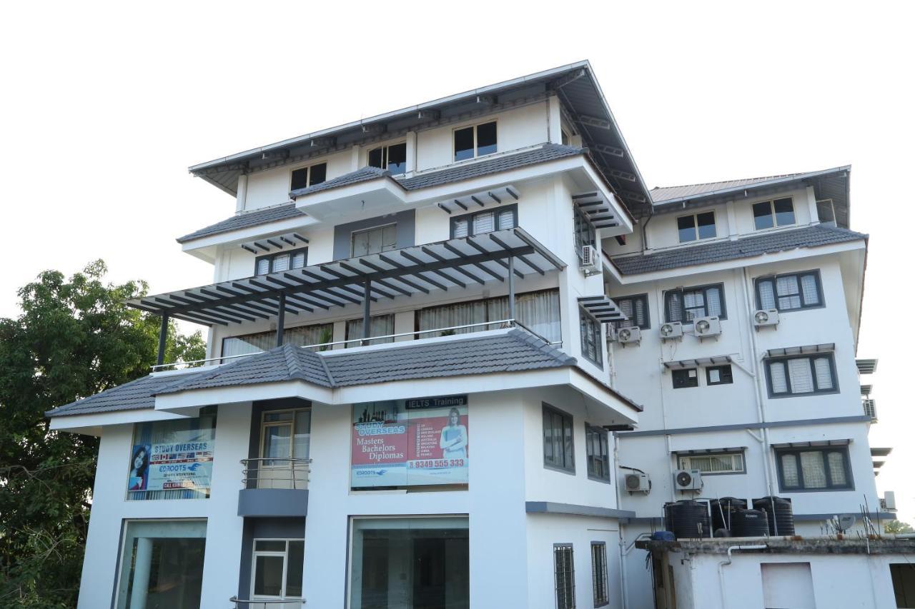 Hazmi Inn Perintalmanna Extérieur photo
